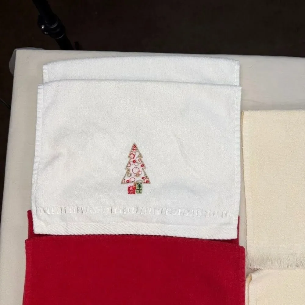 Lot of 28 Cotton Embroidered Fingertip Towels & Washcloths, Mostly Christmas